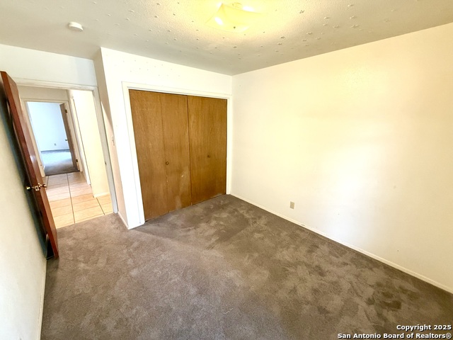 Image 18 of 33 For 4922 Lambeth Dr