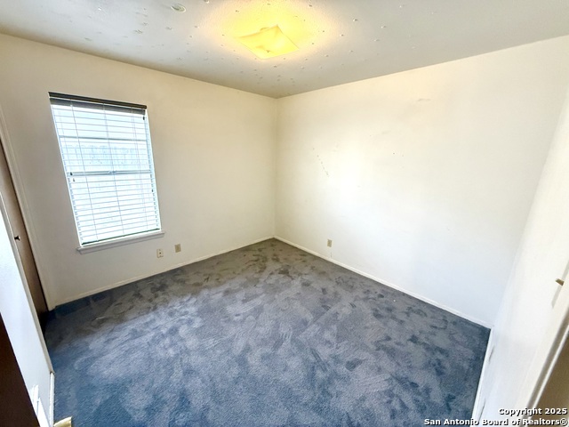 Image 21 of 33 For 4922 Lambeth Dr