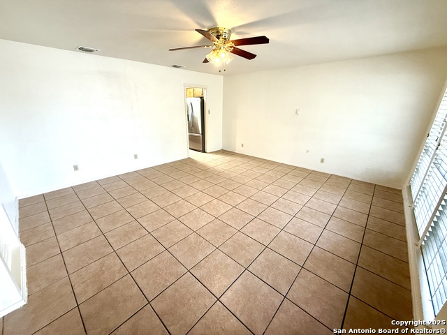 Image 4 of 33 For 4922 Lambeth Dr