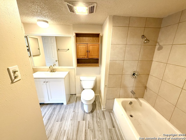 Image 18 of 23 For 5026 Frank Borman Dr