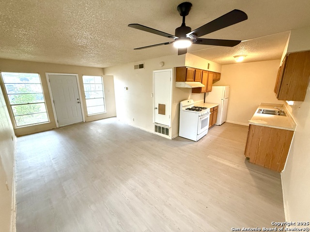 Image 5 of 23 For 5026 Frank Borman Dr