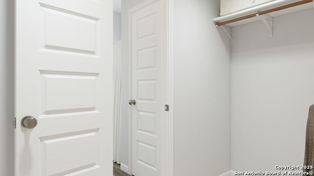 Image 17 of 33 For 8822 Black Oak Drive
