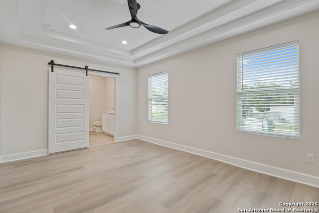Listing photo id 11 for 114 Minter St S