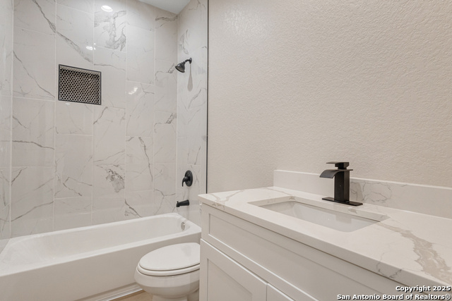 Listing photo id 16 for 114 Minter St S