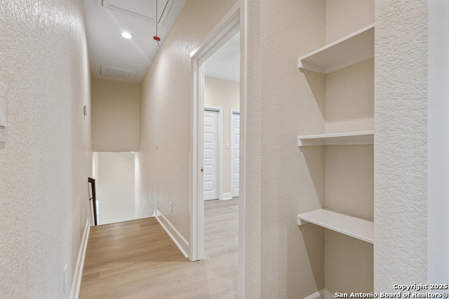 Listing photo id 19 for 114 Minter St S