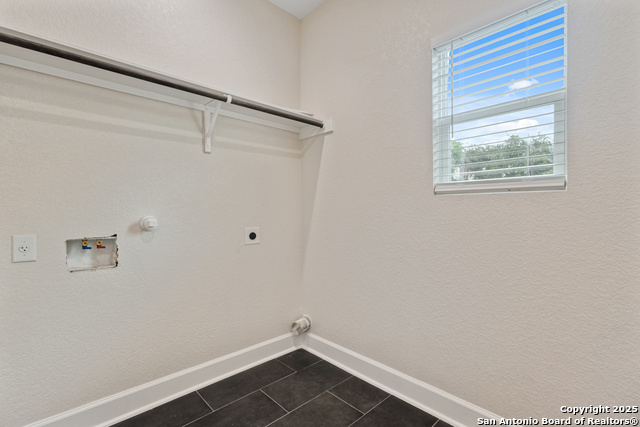 Listing photo id 23 for 114 Minter St S
