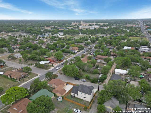 Listing photo id 25 for 114 Minter St S