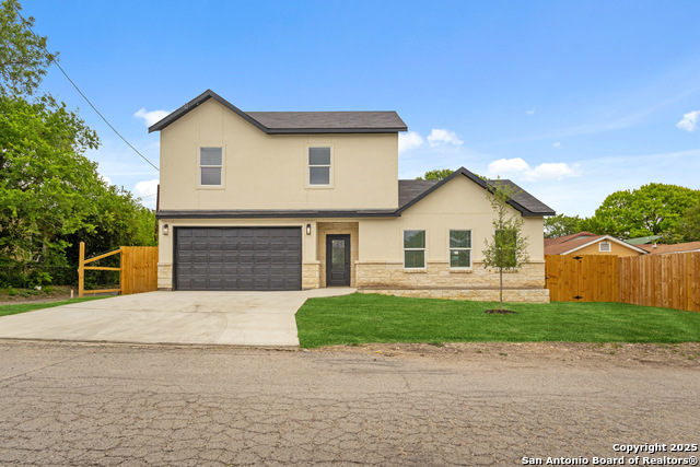 Listing photo id 1 for 114 Minter St S