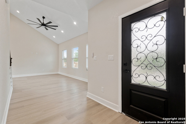 Listing photo id 3 for 114 Minter St S