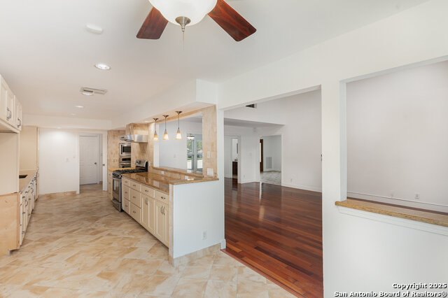 Image 12 of 33 For 13303 Southwalk St
