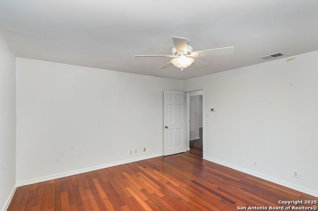 Image 23 of 33 For 13303 Southwalk St