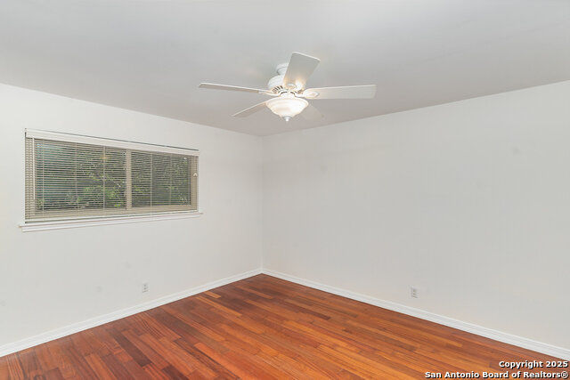 Image 27 of 33 For 13303 Southwalk St