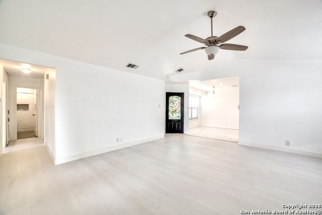 Image 3 of 27 For 431 Saddlebrook