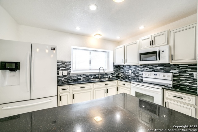 Image 7 of 27 For 431 Saddlebrook