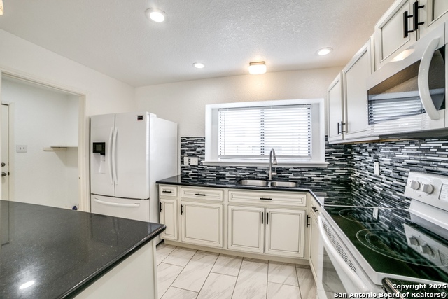 Image 8 of 27 For 431 Saddlebrook