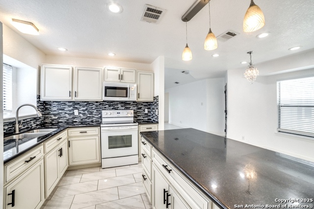 Image 9 of 27 For 431 Saddlebrook