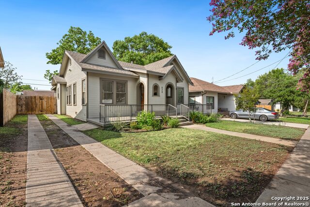 Image 3 of 31 For 624 Magnolia Ave. W