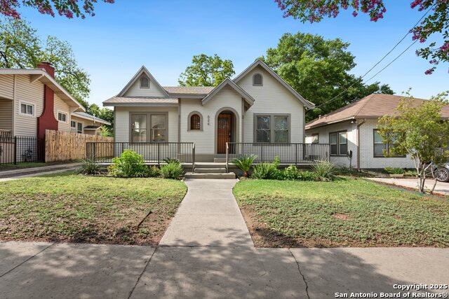 Image 4 of 31 For 624 Magnolia Ave. W