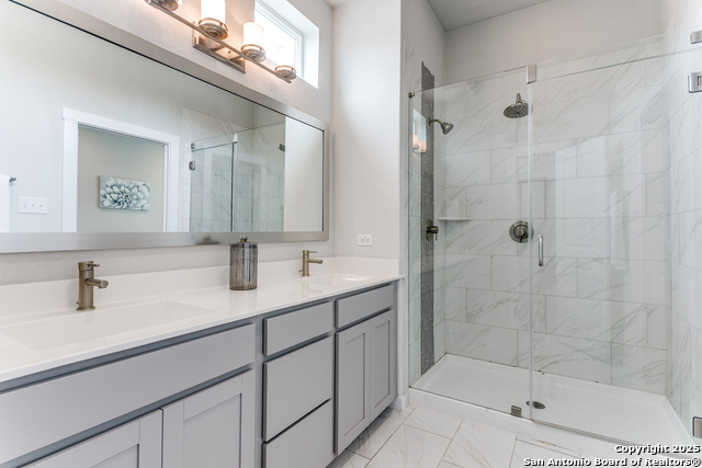 Image 17 of 25 For 430 Clay St, Residence 8