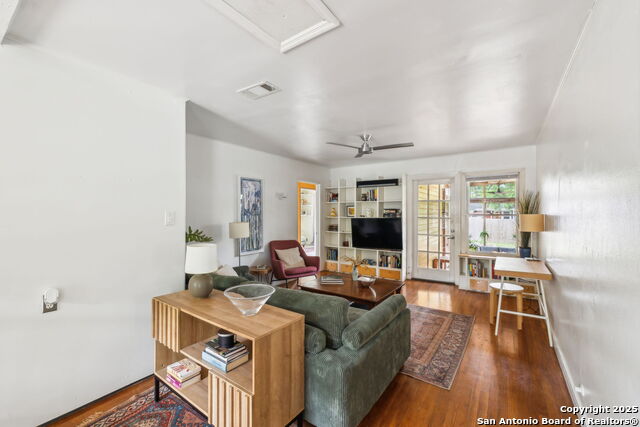 Image 12 of 34 For 210 Brees Blvd