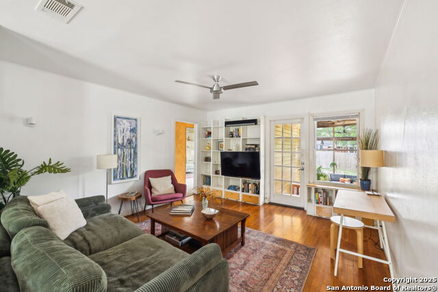 Image 13 of 34 For 210 Brees Blvd
