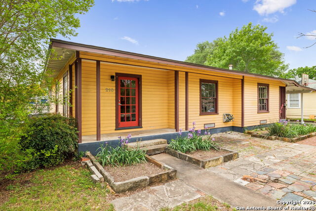 Image 3 of 34 For 210 Brees Blvd