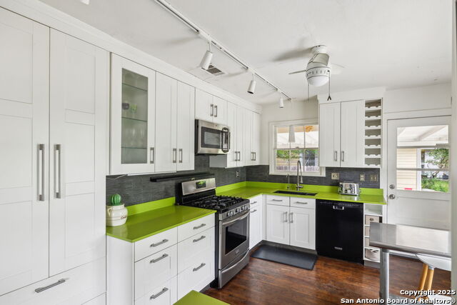Image 9 of 34 For 210 Brees Blvd