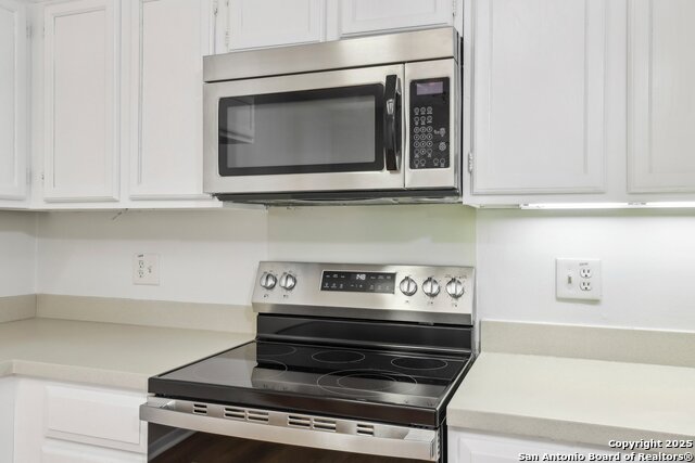 Image 19 of 30 For 10304 Grand Cir