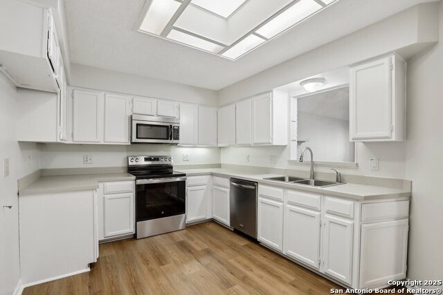 Image 3 of 30 For 10304 Grand Cir