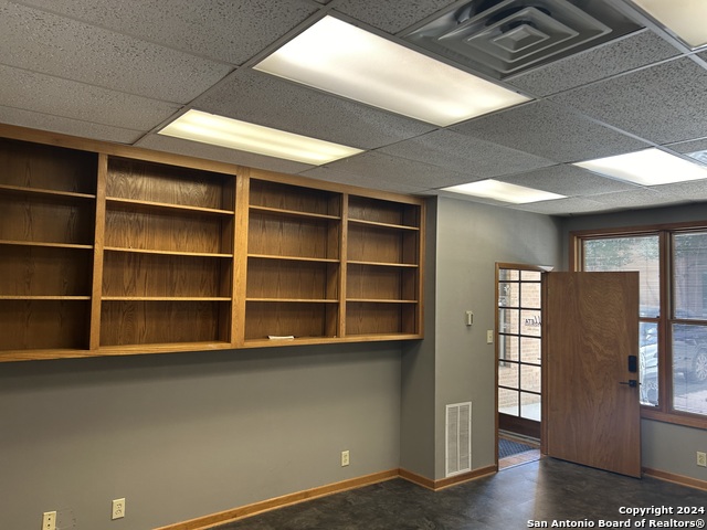 Listing photo id 3 for 13438 Bandera 106a