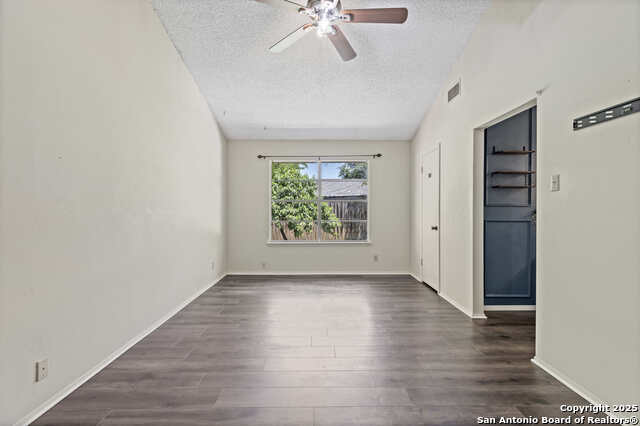 Image 19 of 35 For 6711 Spring Garden