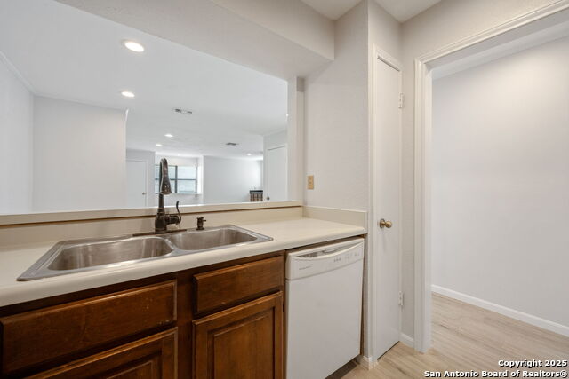 Image 17 of 29 For 7738 Chambers  608