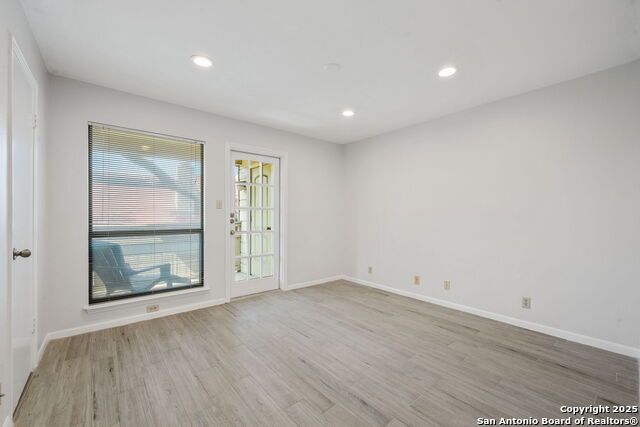 Image 20 of 29 For 7738 Chambers  608