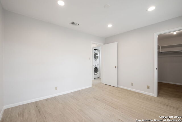 Image 21 of 29 For 7738 Chambers  608