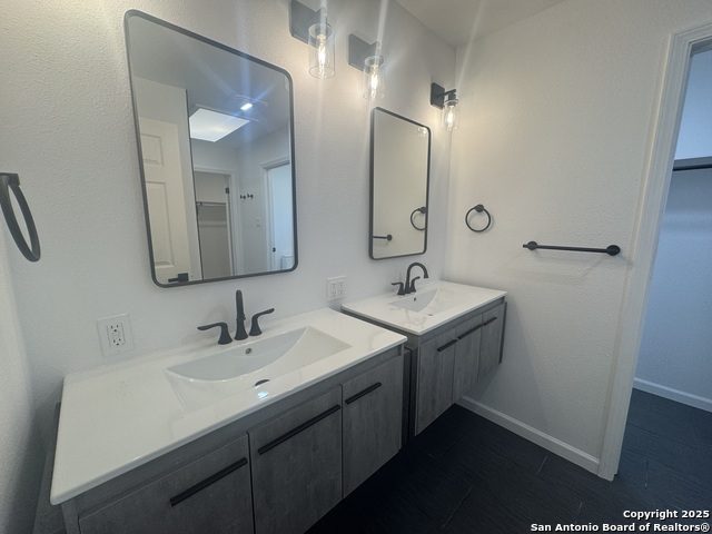 Image 10 of 23 For 13814 Susancrest