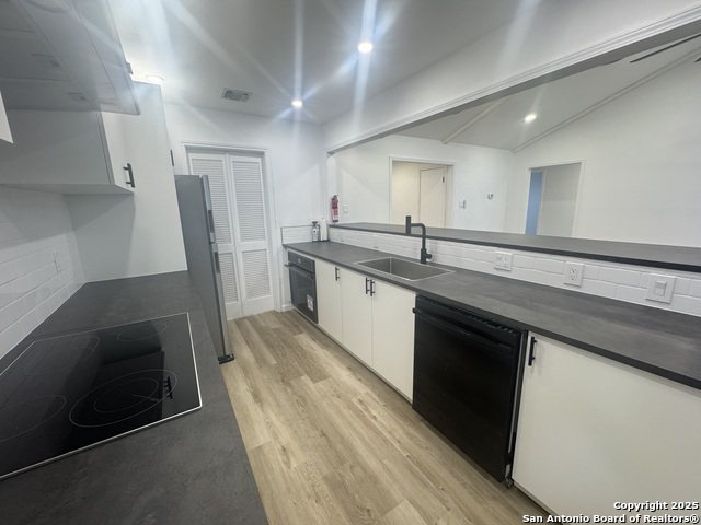 Image 8 of 23 For 13814 Susancrest