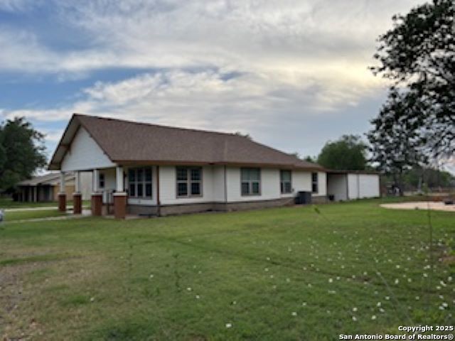 Details for 1121 Oak N , Pearsall, TX 78061