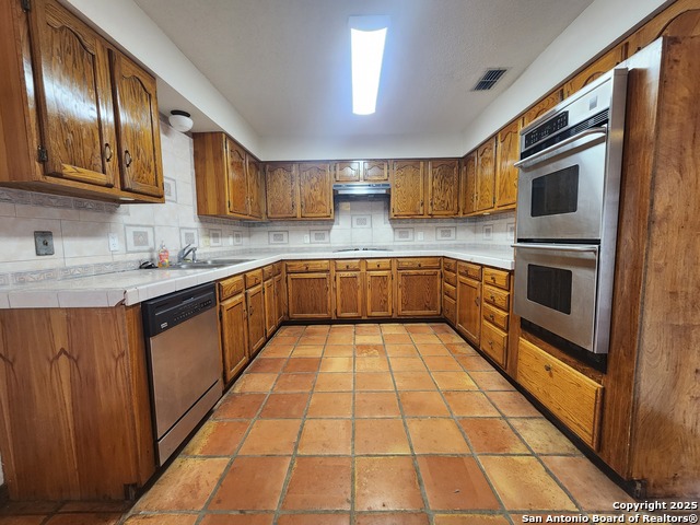Listing photo id 12 for 166 Lower Seguin