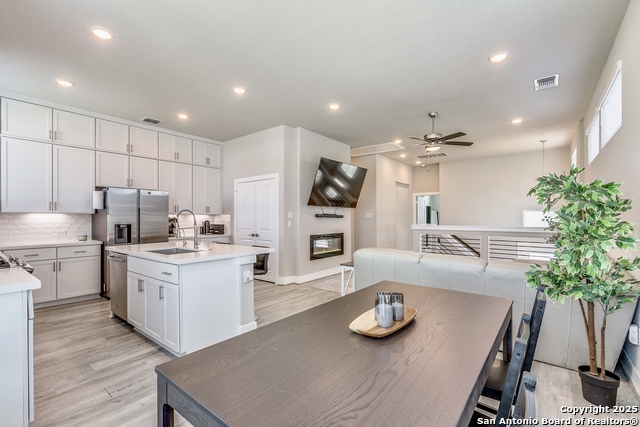 Image 10 of 27 For 8851 Oakland #6