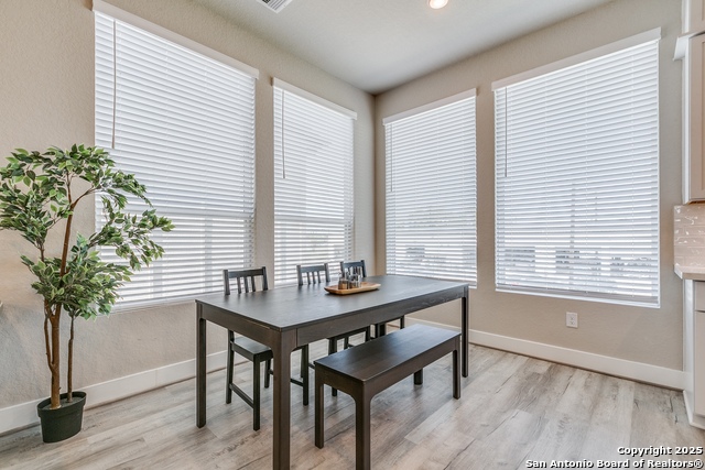 Image 11 of 27 For 8851 Oakland #6