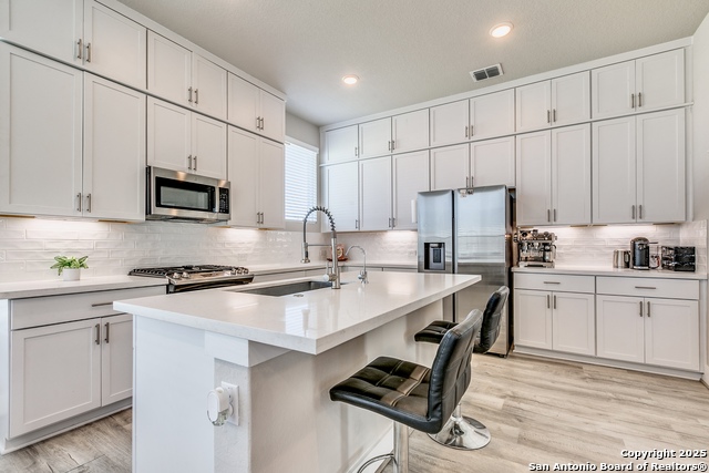 Image 12 of 27 For 8851 Oakland #6