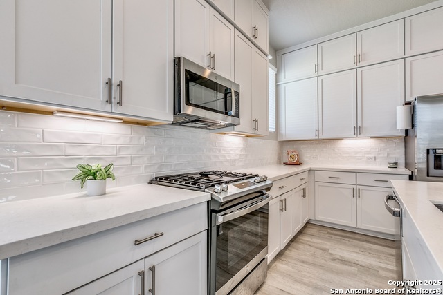 Image 13 of 27 For 8851 Oakland #6