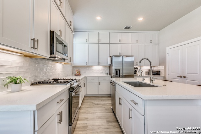 Image 14 of 27 For 8851 Oakland #6