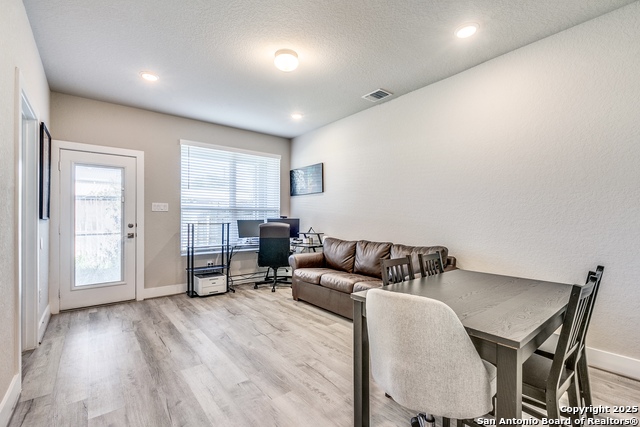 Image 19 of 27 For 8851 Oakland #6