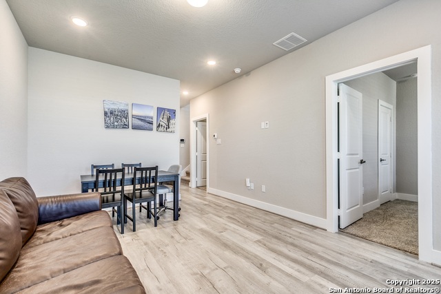 Image 21 of 27 For 8851 Oakland #6