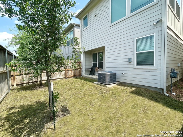 Image 25 of 27 For 8851 Oakland #6