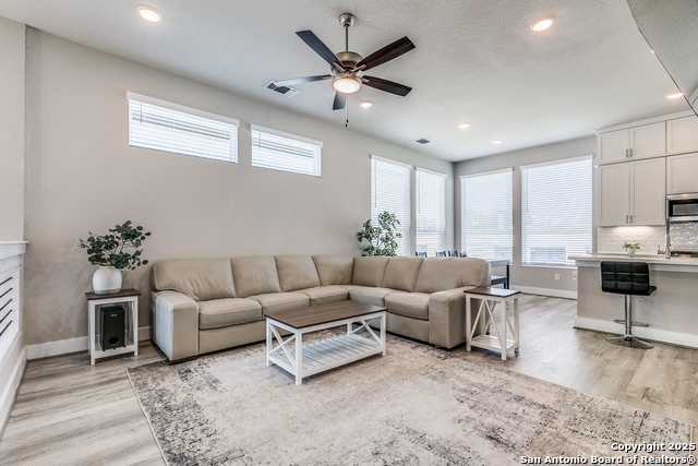 Image 4 of 27 For 8851 Oakland #6
