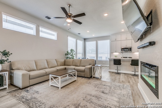 Image 5 of 27 For 8851 Oakland #6