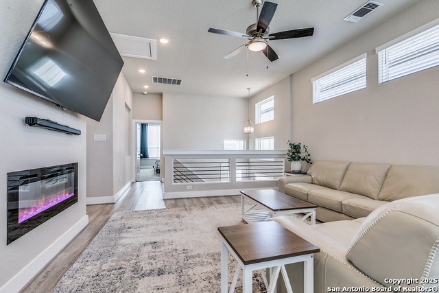 Image 9 of 27 For 8851 Oakland #6