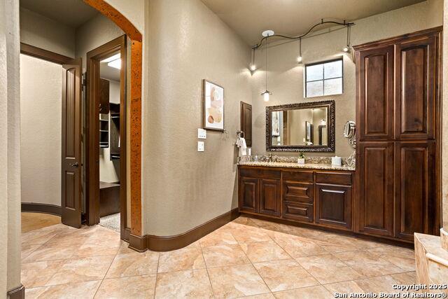 Image 32 of 53 For 7938 Colonial Woods